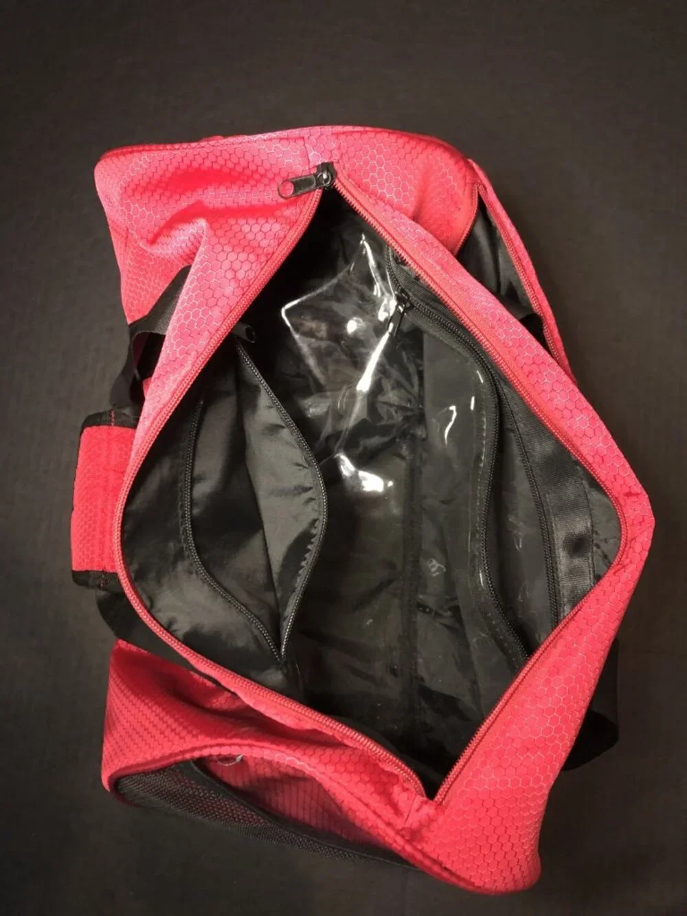 NWOT Small Red Duffel Travel Gym Carry On Bag With Shoulder Strap 9